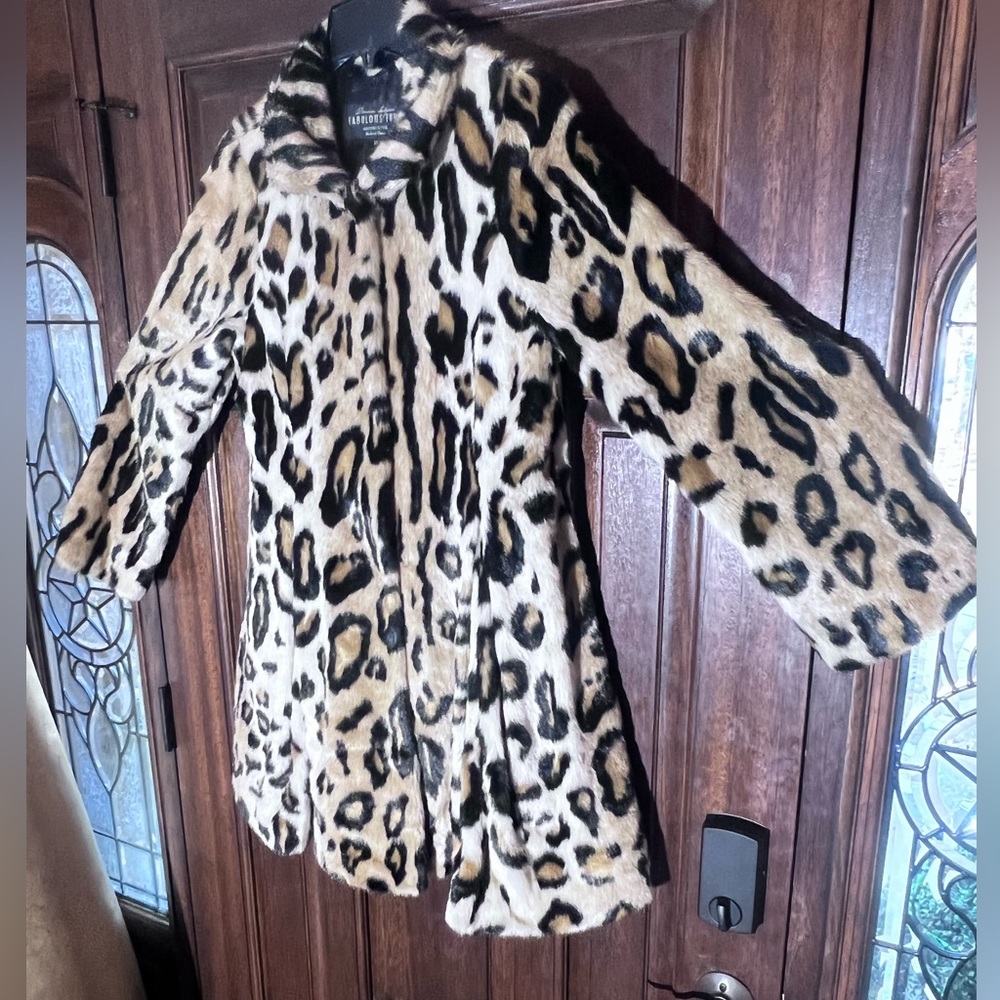 Donna Slayer leopard print faux fur .